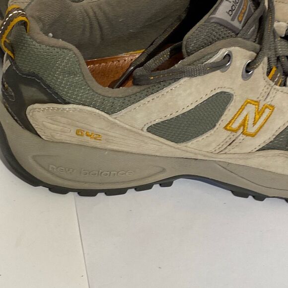 New Balance Men's Beige Gray Country Trail Walkers 642 Hiking Sneakers Size 10 - Picture 2 of 11